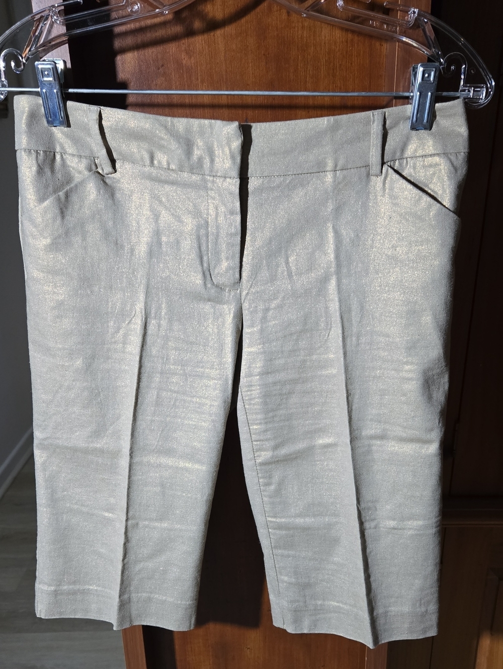 New York & Company 7thAvenue Women's Metallic Gold Bermuda Shorts. Sz 0